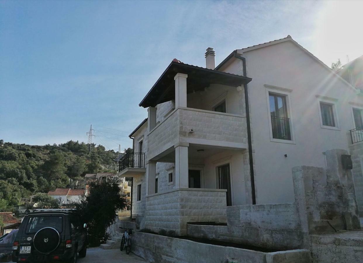 Apartmani Marijana Postira Buitenkant foto